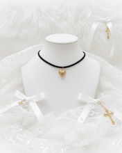 Load image into Gallery viewer, [Suzy from 'Doona!', IVE Yujin choker] Vintage Heart Locket Choker