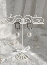 Load image into Gallery viewer, [Aespa Winter Earrings] Judy Earrings - Silver
