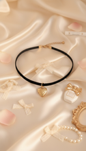 Load image into Gallery viewer, [Suzy from 'Doona!', IVE Yujin choker] Vintage Heart Locket Choker