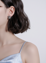 Load image into Gallery viewer, [IVE Yujin Earrings] Metal Rose Earrings - Silver Color