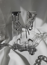 Load image into Gallery viewer, [Aespa Winter, NingNing Earrings] Metalic Liquid Ribbon Earrings - Silver Color