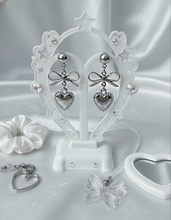 Load image into Gallery viewer, [NMIXX Jiwoo Earrings] Vintage Silver Heart Earrings