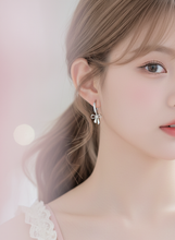 Load image into Gallery viewer, [Jo Yuri Earrings] Little Ballet Ribbon Huggies Earrings - Silver Color