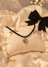 Load image into Gallery viewer, [Suzy from 'Doona!', IVE Yujin choker] Vintage Heart Locket Choker