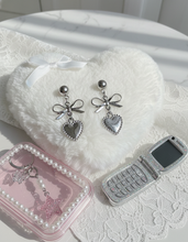 Load image into Gallery viewer, [NMIXX Jiwoo Earrings] Vintage Silver Heart Earrings