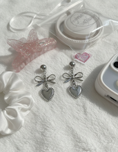 Load image into Gallery viewer, [NMIXX Jiwoo Earrings] Vintage Silver Heart Earrings