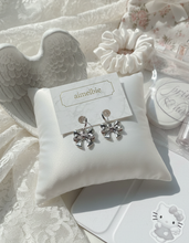 Load image into Gallery viewer, [Hearts2Hearts Ana Earrings] Adorable Ribbon Huggies Earrings - Silver