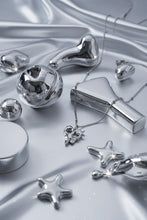 Load image into Gallery viewer, [NMIXX Sullyoon Necklace] Melting Metalic Heart Semi Choker Necklace