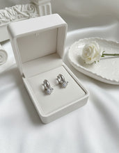 Load image into Gallery viewer, [Hearts2Hearts Ian Earrings] Diamond Ring Huggies Earrings - Silver Color