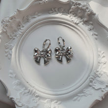 Load image into Gallery viewer, [Hearts2Hearts Ana Earrings] Adorable Ribbon Huggies Earrings - Silver
