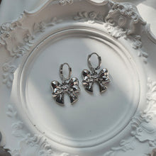 Load image into Gallery viewer, [Hearts2Hearts Ana Earrings] Adorable Ribbon Huggies Earrings - Silver