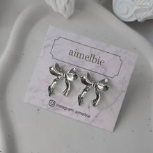 Load image into Gallery viewer, [ILLIT Iroha, NMIXX Haewon Earrings] Ballerina Ribbon Earrings - Silver