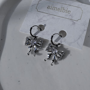 [IZNA Coco Earrings] Melting Ribbon Huggies earrings - Silver Color