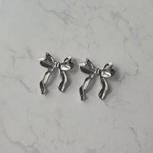 Load image into Gallery viewer, [ILLIT Iroha, NMIXX Haewon Earrings] Ballerina Ribbon Earrings - Silver
