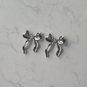 [ILLIT Iroha, NMIXX Haewon Earrings] Ballerina Ribbon Earrings - Silver
