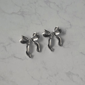 [ILLIT Iroha, NMIXX Haewon Earrings] Ballerina Ribbon Earrings - Silver