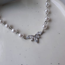 Load image into Gallery viewer, [Jo Yuri Necklace] Heavenly Crystal Pearl Choker Necklace - Silver Color