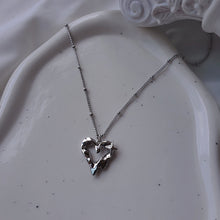 Load image into Gallery viewer, [NMIXX Sullyoon Necklace] Melting Metalic Heart Semi Choker Necklace