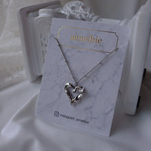 Load image into Gallery viewer, [NMIXX Sullyoon Necklace] Melting Metalic Heart Semi Choker Necklace