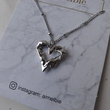 Load image into Gallery viewer, [NMIXX Sullyoon Necklace] Melting Metalic Heart Semi Choker Necklace