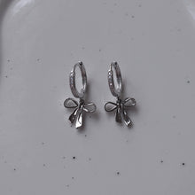 Load image into Gallery viewer, [Jo Yuri Earrings] Little Ballet Ribbon Huggies Earrings - Silver Color