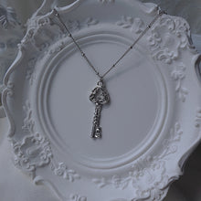 Load image into Gallery viewer, [MEOVV Ella Necklace] Antique Baroque Key Necklace - Silver Color