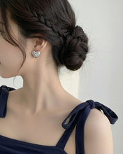 Load image into Gallery viewer, [NMIXX Kyujin Earrings] Supernova Heart Earrings - Silver Color