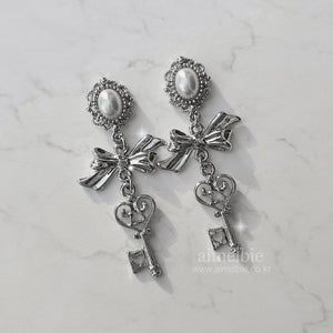 [STAYC Seeun Earrings] Antique Lovely Key Earrings - Silver