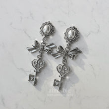 Load image into Gallery viewer, [STAYC Seeun Earrings] Antique Lovely Key Earrings - Silver