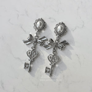 Antique Lovely Key Earrings - Silver (STAYC Seeun Earrings)