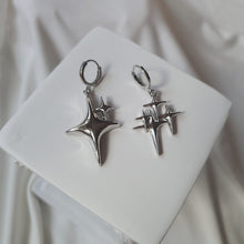 Load image into Gallery viewer, [Aespa Karina Earrings] Sparkle Sparkle Huggies Earrings
