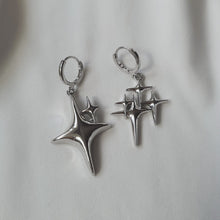 Load image into Gallery viewer, [Aespa Karina Earrings] Sparkle Sparkle Huggies Earrings