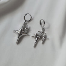 Load image into Gallery viewer, [Aespa Karina Earrings] Sparkle Sparkle Huggies Earrings