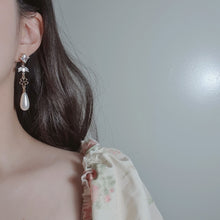 Load image into Gallery viewer, Diamond Floral Princess Earrings - Gold ver. (SNSD Tiffany, Ailee Earrings)