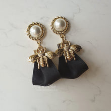 Load image into Gallery viewer, Classic Bee and Ribbon Earrings - Black