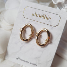 Load image into Gallery viewer, Knotted Oval Ring Earrings - Gold