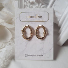 Load image into Gallery viewer, Knotted Oval Ring Earrings - Gold