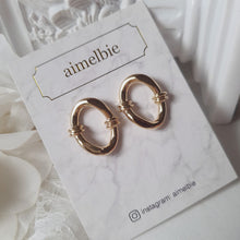 Load image into Gallery viewer, Knotted Oval Ring Earrings - Gold