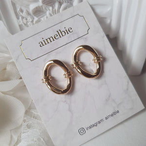 Knotted Oval Ring Earrings - Gold