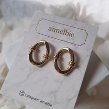 Load image into Gallery viewer, Knotted Oval Ring Earrings - Gold