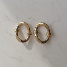 Load image into Gallery viewer, Knotted Oval Ring Earrings - Gold
