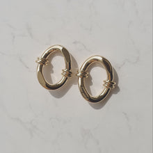 Load image into Gallery viewer, Knotted Oval Ring Earrings - Gold