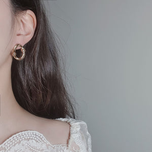 Knotted Oval Ring Earrings - Gold