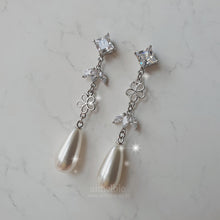 Load image into Gallery viewer, Diamond Floral Princess Earrings - Silver ver. (Jessica Earrings)