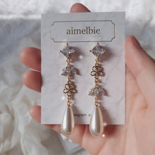 Load image into Gallery viewer, Diamond Floral Princess Earrings - Gold ver. (Ailee Earrings)