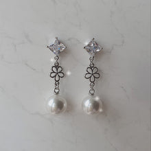 Load image into Gallery viewer, Flora Earrings - Silver ver.