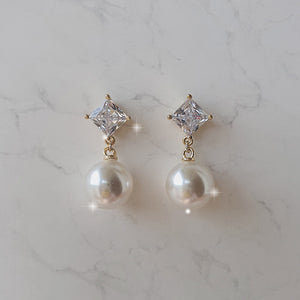 Diamond Pearl Earrings - Gold