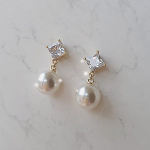 Diamond Pearl Earrings - Gold