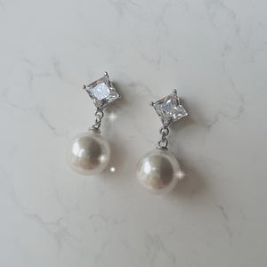 Diamond Pearl Earrings - Silver (Weeekly Jihan Earrings)