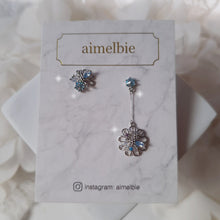 Load image into Gallery viewer, Pure Blue Flowers Earrings